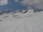 Après une montée, 2490m, on se retrouve dans la ligne droite, le sommet est sur la droite.