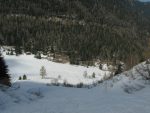 Et on finit par sortir de notre couloir, ski moyen mais ça passe et on se retrouve en haut de la clairière pour un schuss final.