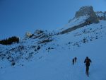 Et on continue la montée en face des Rochers de la Salla