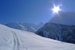 Dent Blanche au centre et Dents de Veisivi sous le soleil