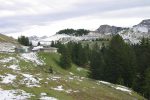 Sur notre droite, la ferme de Belle Chaux 1510m, que nous laissons. Le Vanil Blanc se détache au fond