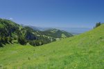 On monte sur le chemin en direction du refuge, belle montée tant pour les muscles que pour les yeux !