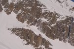 La cabane est à gauche de la coulée