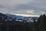 Tout au fond le Jura, seul libre des nuages