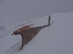 Le refuge de ski club de Choëx et au fond le cairn