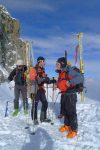 La suite se fait à pied et souvent en crampons, inutiles aujourd'hui sinon pour alourdir le sac !