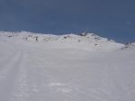 Sur la droite, je vois le Mont de l'Etoile (comme je ne le connais je pense que c'est lui) avec deux personnes dans la pente finale (après réduction de la photo, ils ne sont plus visibles), je pars donc directement sur la droite, vers 2750m, il y a d'ancienne trace