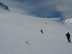 Nous sommes rejoint par deux autres skieurs, on va se suivre un bon bout, toujours plus sécurisant dans ce genre de terrain.