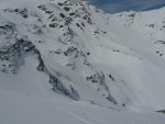 Au centre gauche de la photo, on voit le couloir de gauche, avec une belle crevasse.