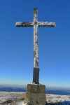 La croix, toute simple, de ce sommet