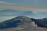 En ombre chinoise on voit le Mont-Tendre, La Dôle et la Dent de Vaulion. Réverbération sur le Lac de Joux