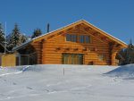 Juste en partant, un chalet sur ma droite tout en rondins, ça change de ceux en bétons recouvert de bois. Joli !