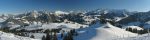 Vue panoramique sur le Rocher du Midi et à droite la chaine de la Cape au Moine d'Isenau au Pic Chaussy.