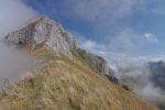 J'arrive au col de Rebollion (1925m), et je constate avec plaisir que la brume n'est plus présente dans ce versant.