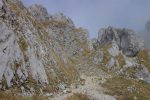 On part en direction de la cabane (refuge) de la Dent d'Oche, le chemin va passer dans ce couloir et la pente se raidit