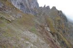 Vue arrière sur le chemin parcouru, je suis descendu par le couloir à droite du rocher pointu.