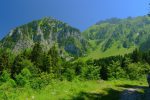 Le premier objectif est le col de la Croix, au centre de la photo