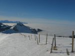 Puis nous repartons, avec la vue sur Teysachaux et le Léman sous la brume.