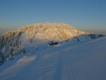 Et vue arrière sur le col de Porte et tout au fond, le chalet des radio-amateurs de la Pointe de Poëlle Chaud