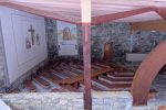 La chapelle ouverte, à côté