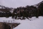 Chemins possibles, gauche ou droite (là où il y a de la neige)