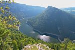 Vue sur le lac de Moron et son barrage