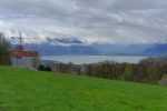 Vue sur le Chablais avec un hôtel en totale rénovation.