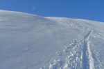 La photo ne le restitue que peu, mais le vent déplaçait la neige qui formait un nuage sur la pente