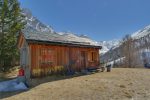 Le joli chalet au-dessus de la cabane de La Léchère.