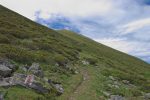 Après une visite du plateau, on longe le chemin menant sagement à La Vuardette