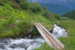 On repasse sur le pont d'un affluent du torrent d'Aron