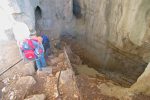 La grotte faire un coude sur la droite, petite visite à la grotte en haut à gauche