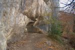 On poursuit la descente, juste sous la grotte