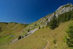 Scex du Coeur en haut à droite, le col du Serpentin vers le centre de la photo et la ferme d'Arvouin