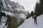 On quitte Tanay par le chemin d'été en forêt