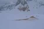 A gauche le Col des Crosses