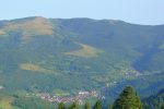 Zoom sur le Petit Ballon. Metzeral et Sondernach en contrebas