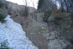 Je remonte le long de ce ruisseau à sec, du II parfois et pars ensuite à droite