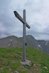 Le sommet du Tsermon, 2140m. Avec le Vanil Noir et sa croix en arrière plan.