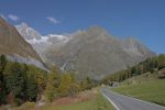 Vue sur le vallon de La Neuve. Le hameau Le Clou devant nous