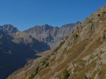 Le vallon d'Emaney, encore au soleil. Nous y passerons pour le retour.