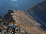 Le chemin est confortable, on se dirige vers le col d'Emaney