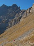 Le chemin descend, pour l'instant nous sommes encore au soleil