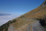 Vue arrière sur la plaine remplie du stratus du Léman