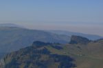 Tout au fond le Jura. Sur la Pointe devant