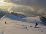 Les 4 personnes qui ont fait la trace avec leur chien, qui s'éclate comme un fou. Vu la hauteur de poudre, il ressemblait à une taupe