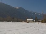 Départ depuis Les Plans-sur-Bex, on longe la piste de ski de fond pour rejoindre la route de Javerne