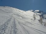 On arrive bientôt au col des Pauvres, au loin la Pointe d'Euzanne bien trafolée