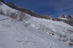 En face (sur la droite en montant) le Col des Perris Blancs