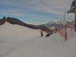 Et on part sur la piste, première fois que je commence une course de randonnée par une descente !